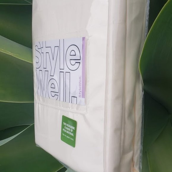 NEW Soft microfiber 4 piece Full size sheet set - Picture 2 of 4